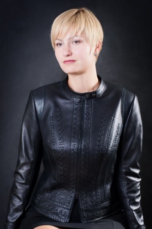 Кожаная куртка с ручным плетением