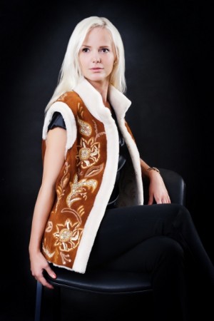 Жилет из тонкой дубленки