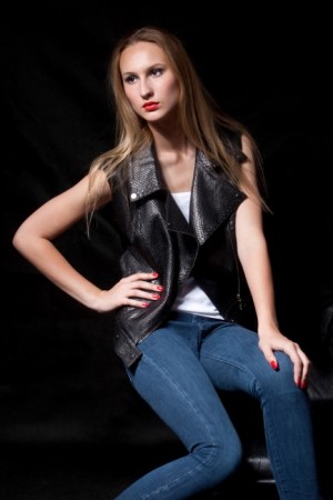 Жилет из черного питона