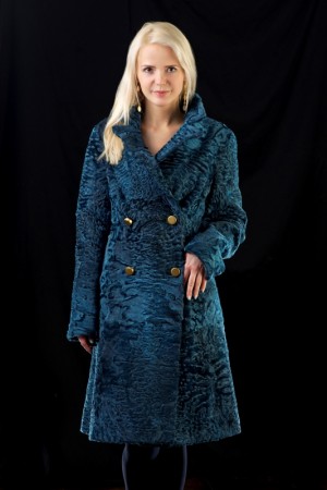 Пальто цвета лазурь из каракуля